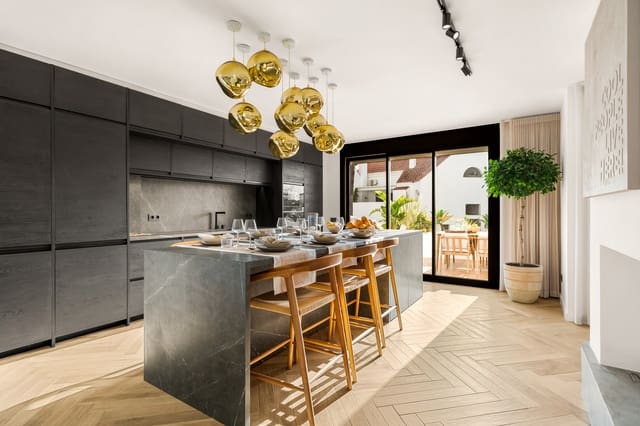 3 sypialnia Apartament na sprzedaż w Nueva Andalucia, Marbella z basenem - 835 000 € (Ref: 9928981)