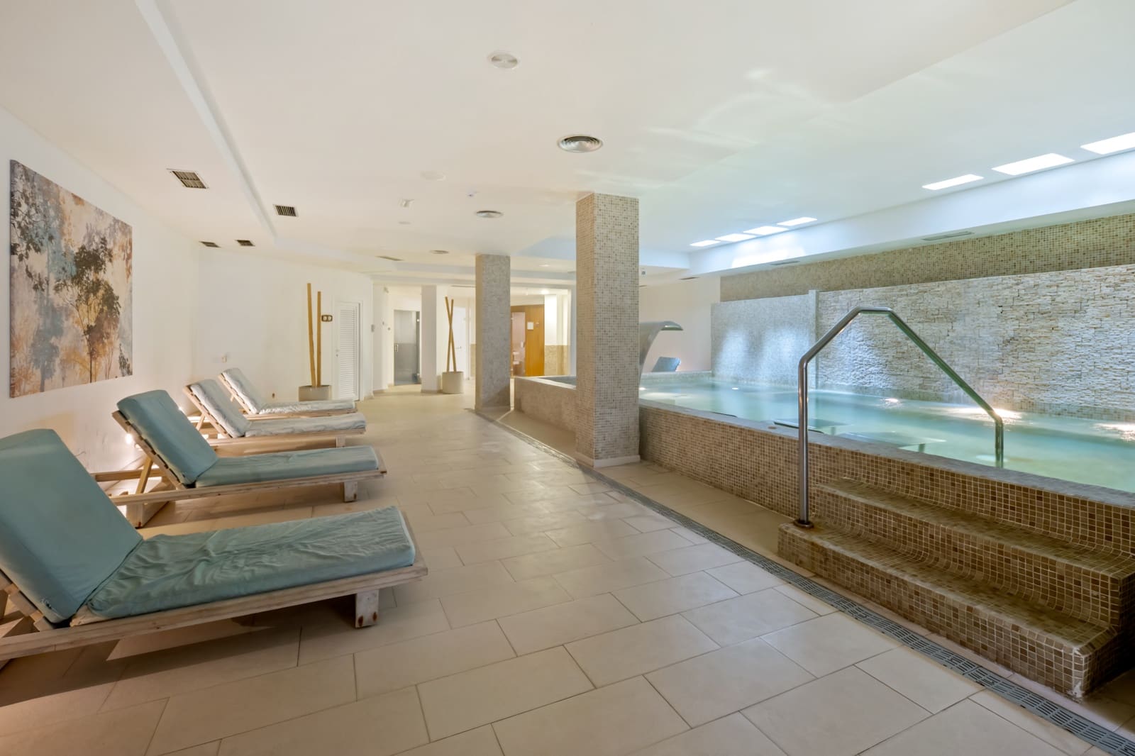 3 bedroom Penthouse for sale in Nueva Andalucia with pool garage - € 1,695,000 (Ref: 9928984)