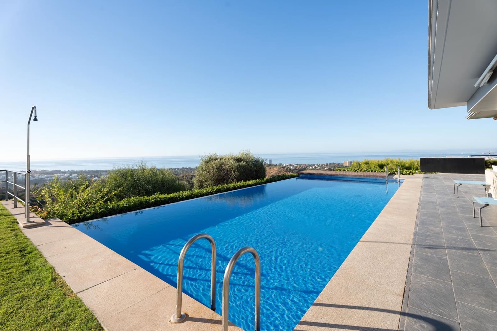 5 sypialnia Willa na sprzedaż w Los Monteros z basenem - 3 700 000 € (Ref: 9933715)
