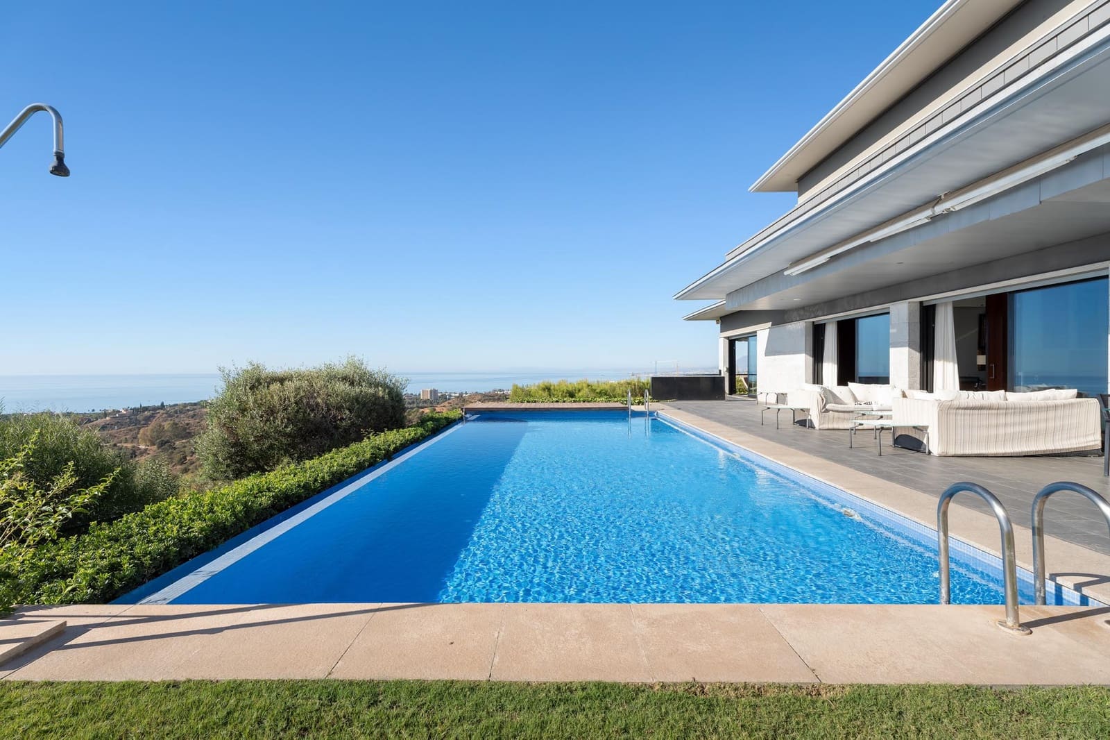5 sypialnia Willa na sprzedaż w Los Monteros z basenem - 3 700 000 € (Ref: 9933715)