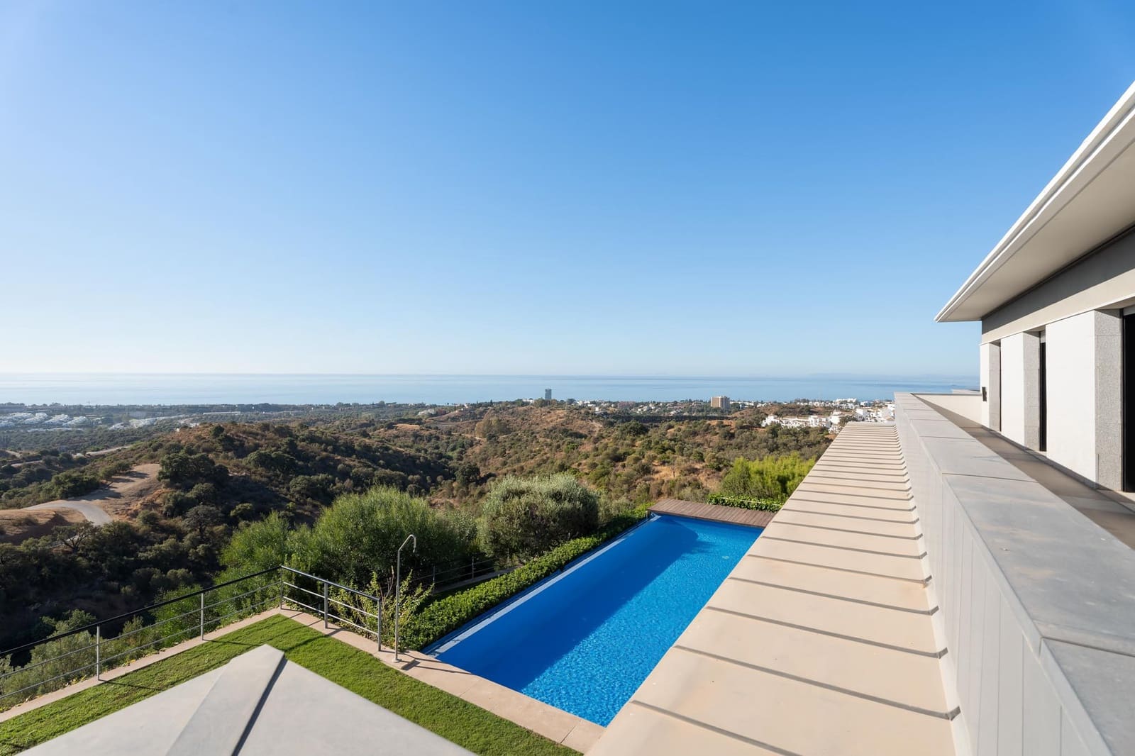 5 sypialnia Willa na sprzedaż w Los Monteros z basenem - 3 700 000 € (Ref: 9933715)