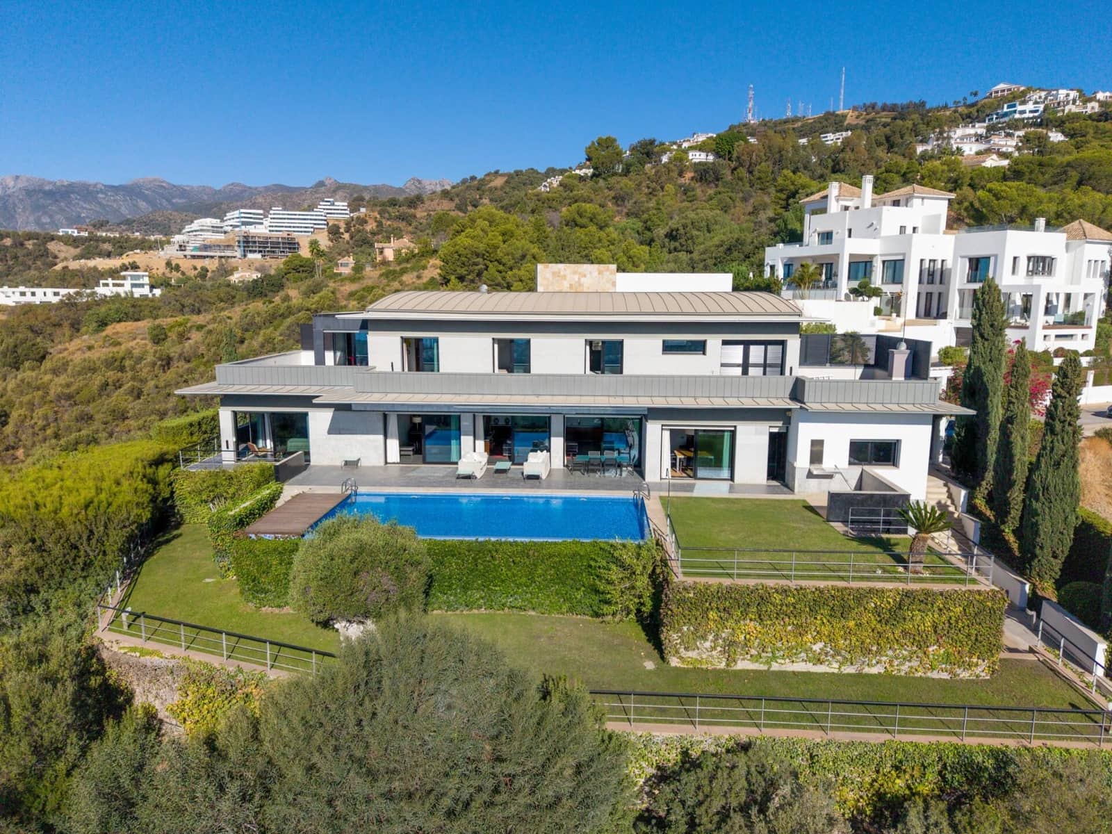 5 sypialnia Willa na sprzedaż w Los Monteros z basenem - 3 700 000 € (Ref: 9933715)
