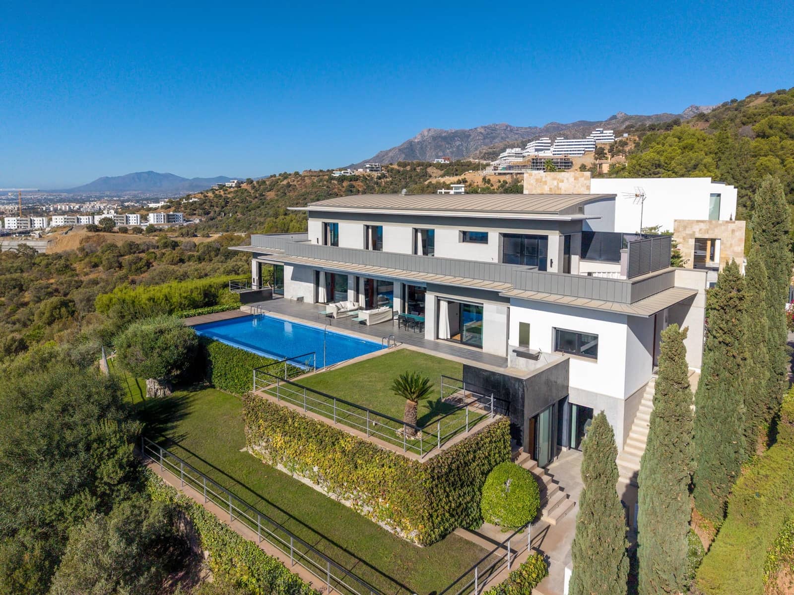 5 sypialnia Willa na sprzedaż w Los Monteros z basenem - 3 700 000 € (Ref: 9933715)