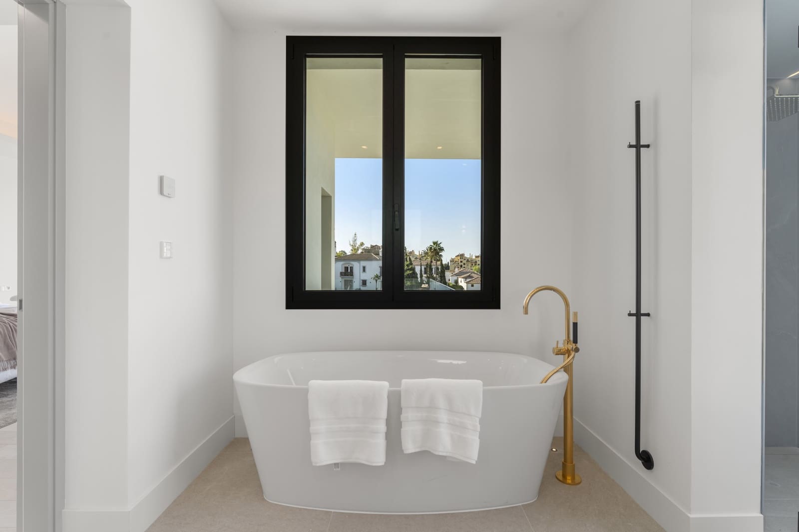 Chalet de 4 habitaciones en Estepona en venta con piscina - 2.990.000 € (Ref: 9936033)