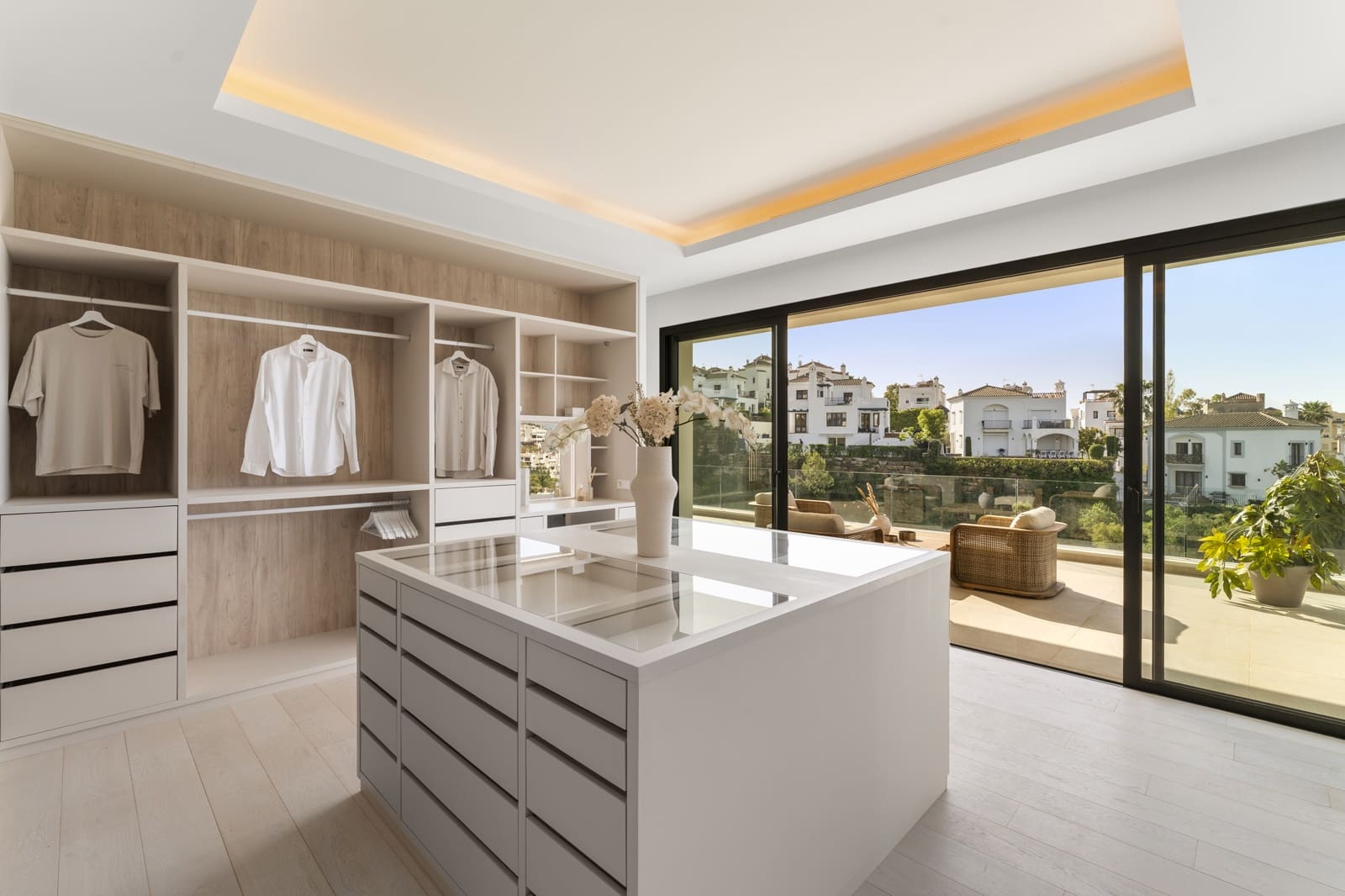 Chalet de 4 habitaciones en Estepona en venta con piscina - 2.990.000 € (Ref: 9936033)