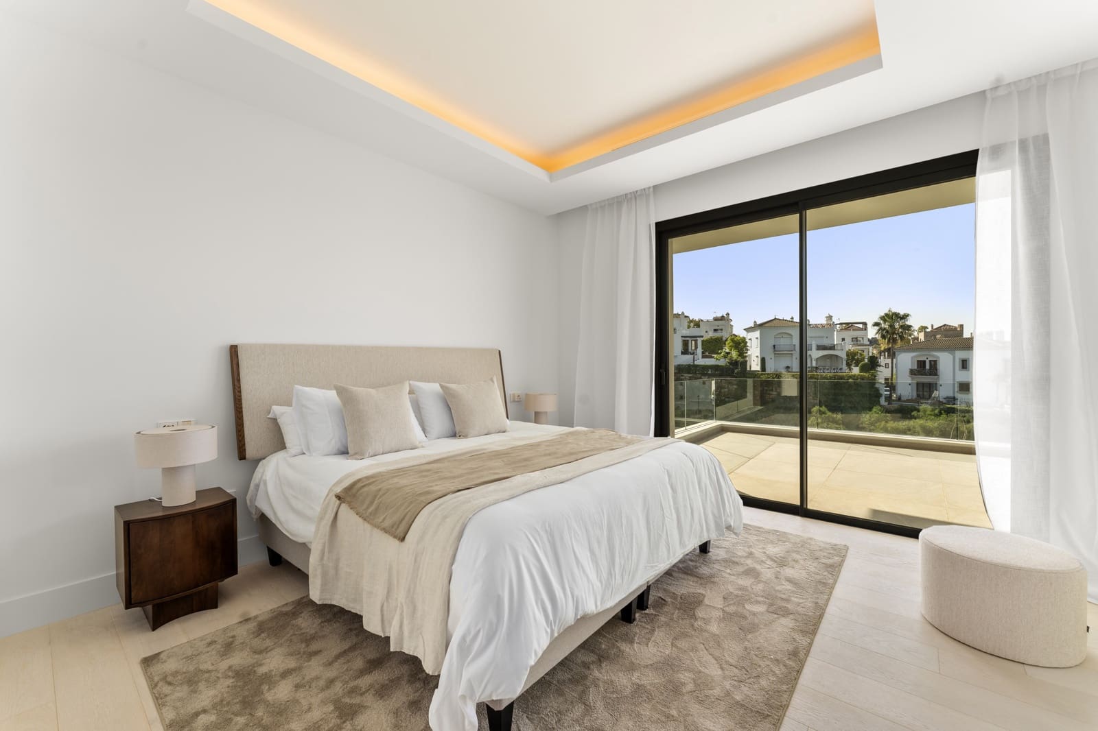Chalet de 4 habitaciones en Estepona en venta con piscina - 2.990.000 € (Ref: 9936033)