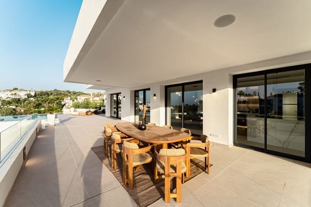 Chalet de 4 habitaciones en Estepona en venta con piscina - 2.990.000 € (Ref: 9936033)