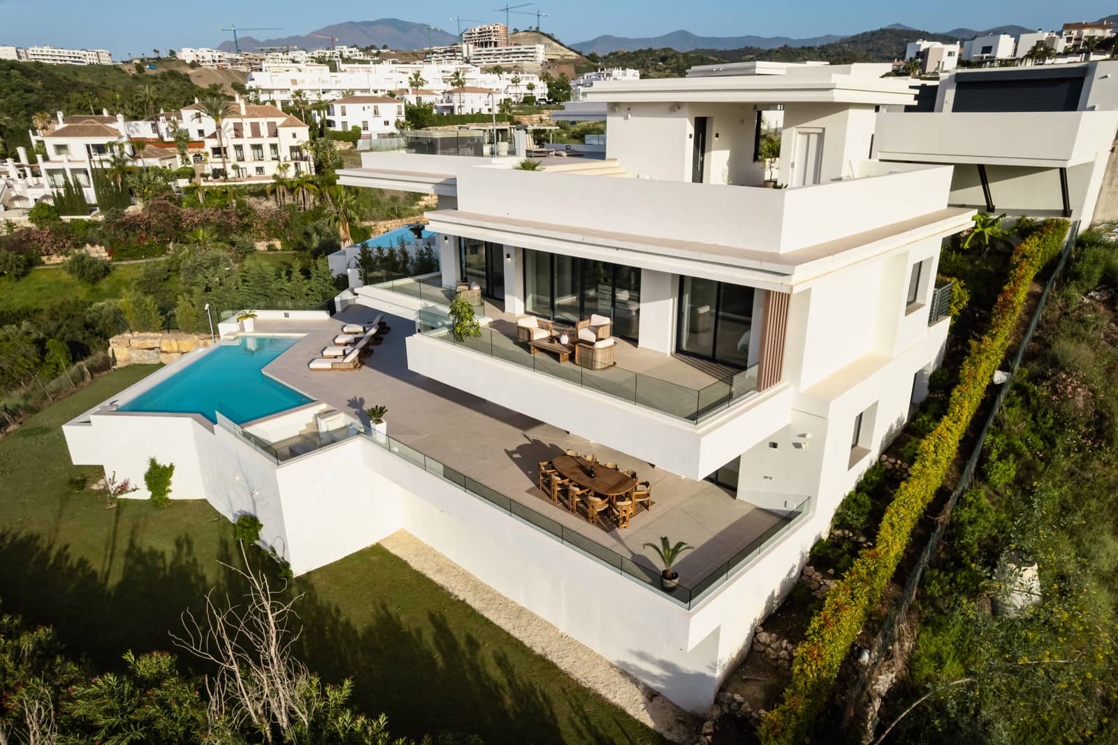 Chalet de 4 habitaciones en Estepona en venta con piscina - 2.990.000 € (Ref: 9936033)