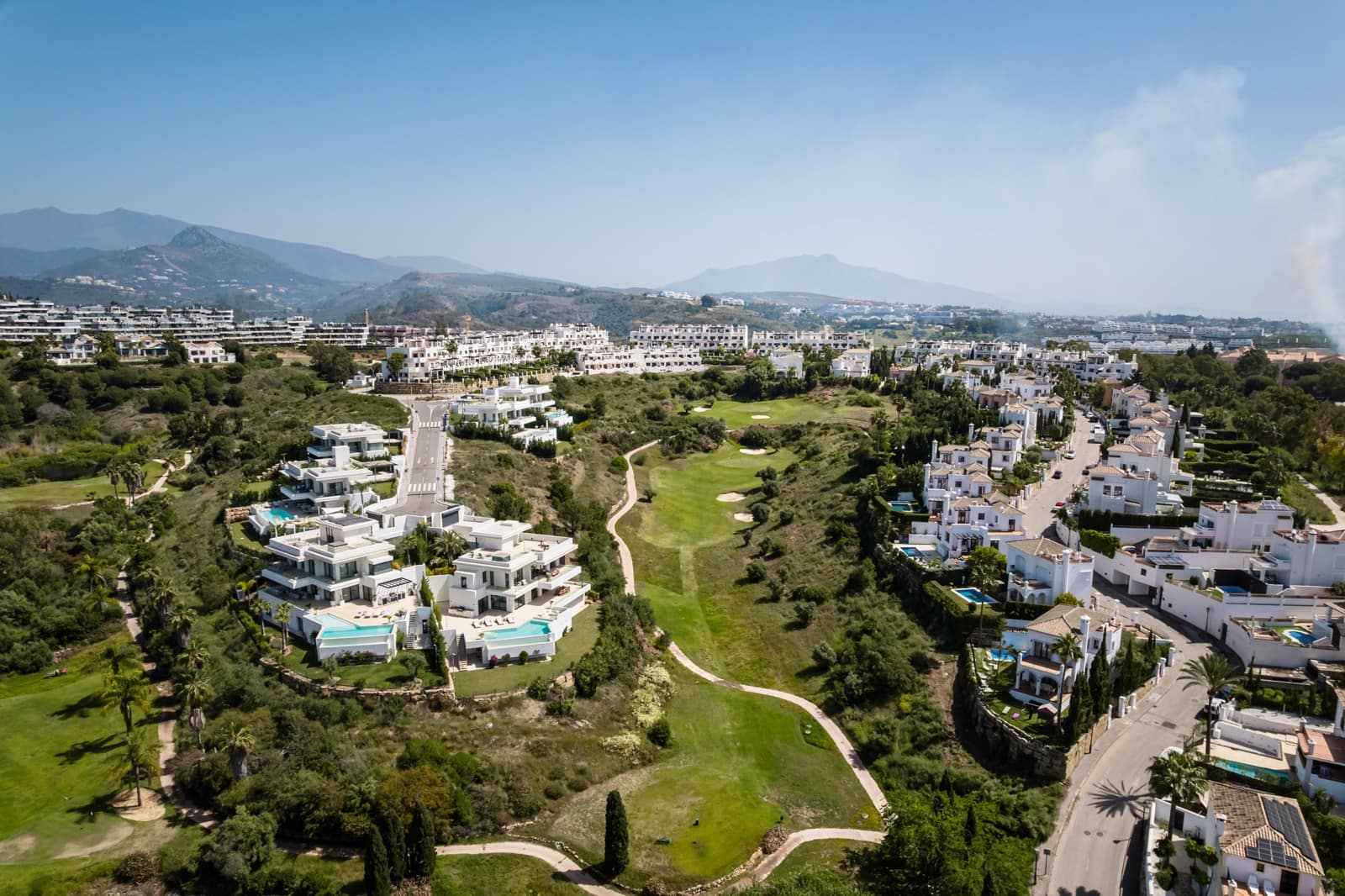 Chalet de 4 habitaciones en Estepona en venta con piscina - 2.990.000 € (Ref: 9936033)