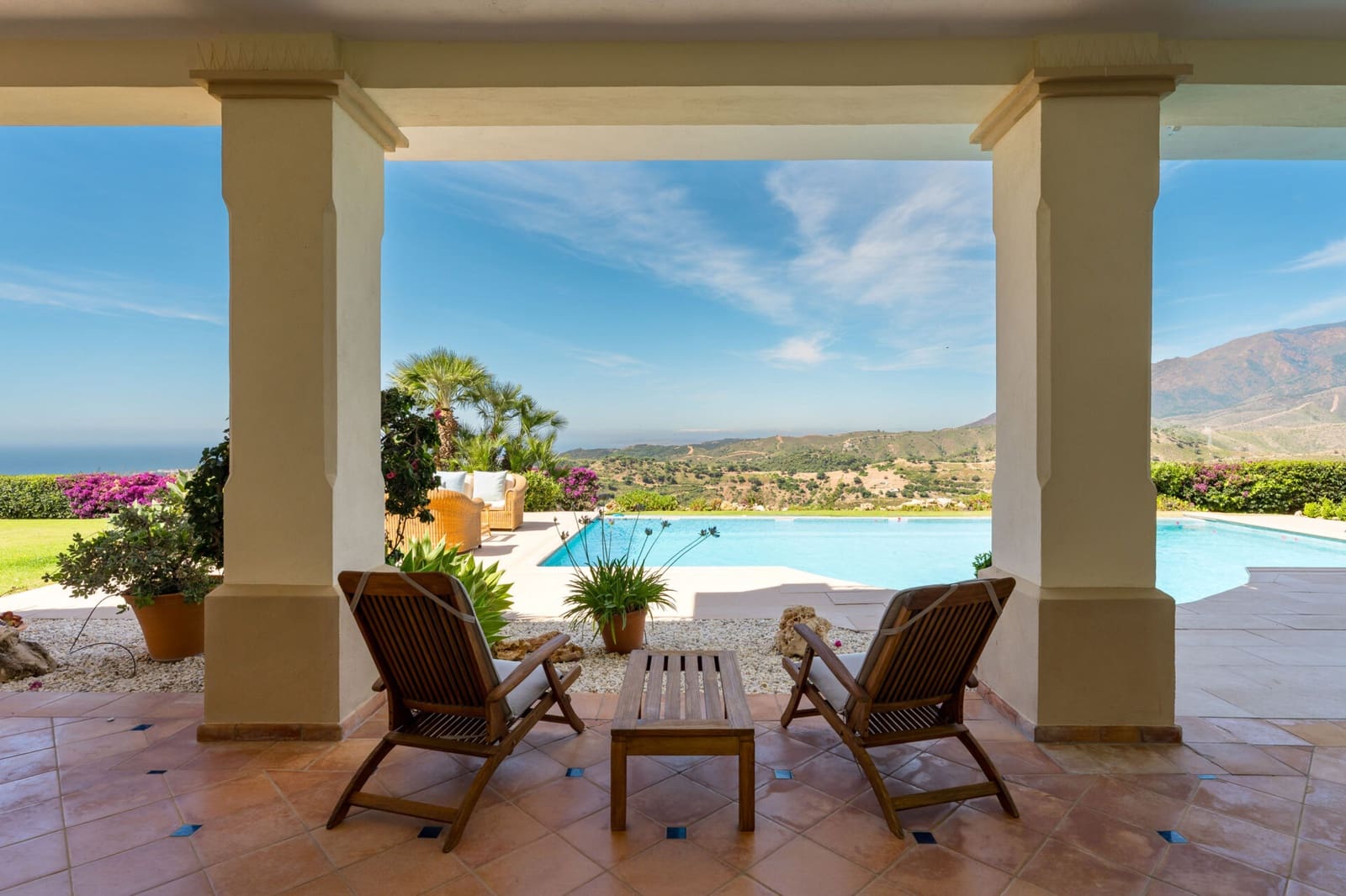 5 bedroom Villa for sale in Estepona with pool garage - € 4,500,000 (Ref: 9936035)