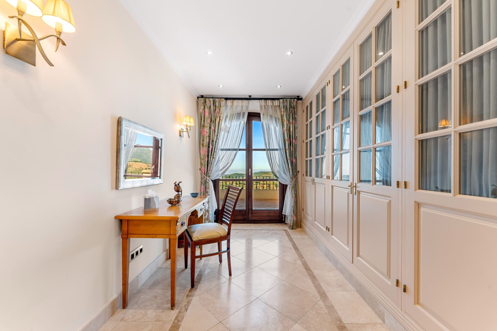 5 bedroom Villa for sale in Estepona with pool garage - € 4,500,000 (Ref: 9936035)