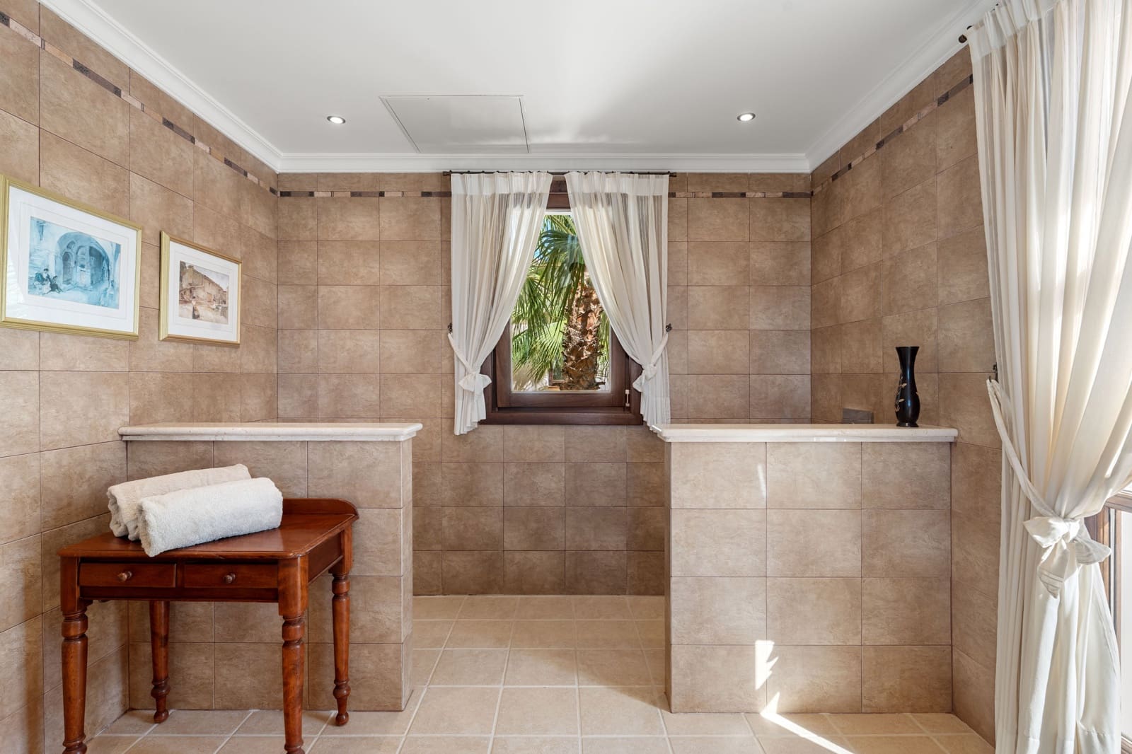 5 bedroom Villa for sale in Estepona with pool garage - € 4,500,000 (Ref: 9936035)