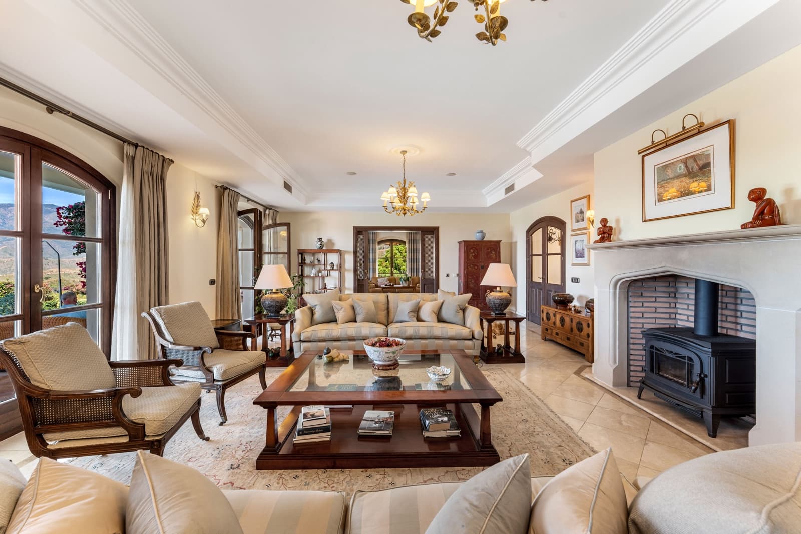 5 bedroom Villa for sale in Estepona with pool garage - € 4,500,000 (Ref: 9936035)
