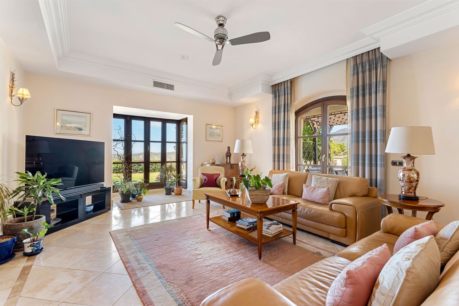 5 bedroom Villa for sale in Estepona with pool garage - € 4,500,000 (Ref: 9936035)