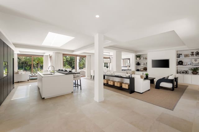 Chalet de 4 habitaciones en Nueva Andalucia, Marbella en venta con piscina garaje - 4.995.000 € (Ref: 9957601)