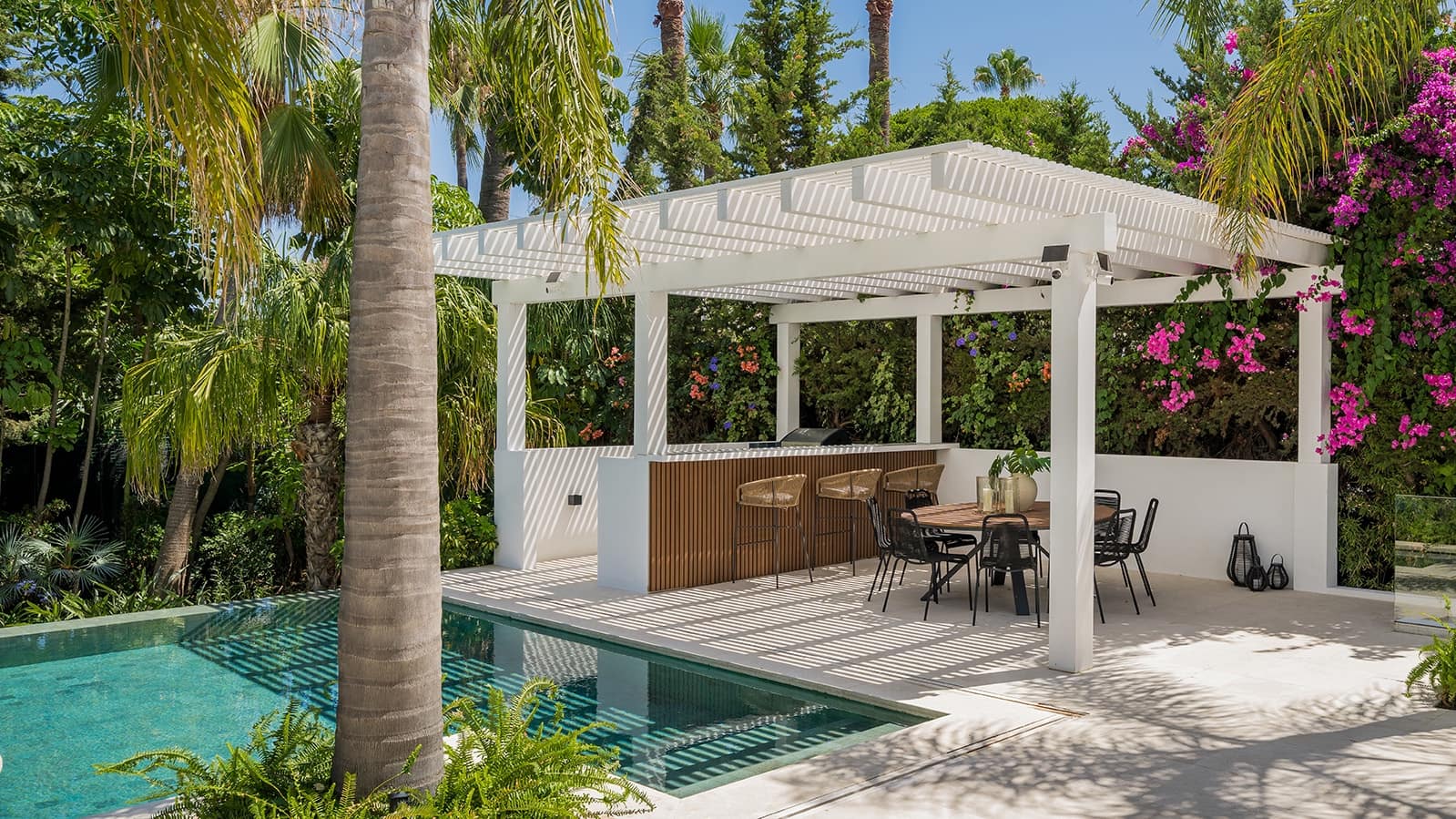 4 soverom Villa til salgs i Nueva Andalucia med svømmebasseng garasje - € 4 995 000 (Ref: 9957601)