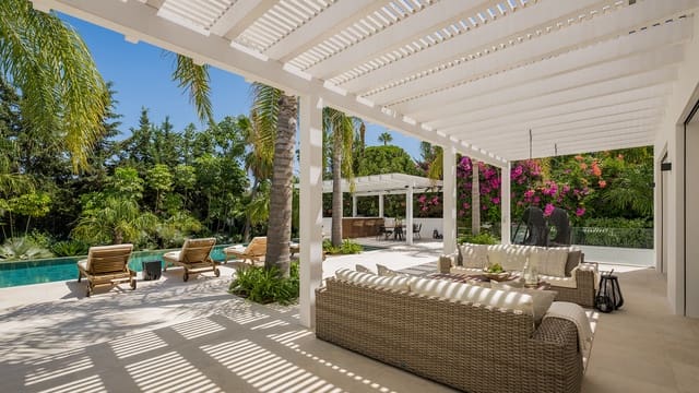 Chalet de 4 habitaciones en Nueva Andalucia, Marbella en venta con piscina garaje - 4.995.000 € (Ref: 9957601)