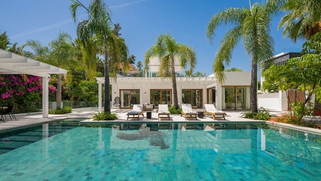 Chalet de 4 habitaciones en Nueva Andalucia, Marbella en venta con piscina garaje - 4.995.000 € (Ref: 9957601)