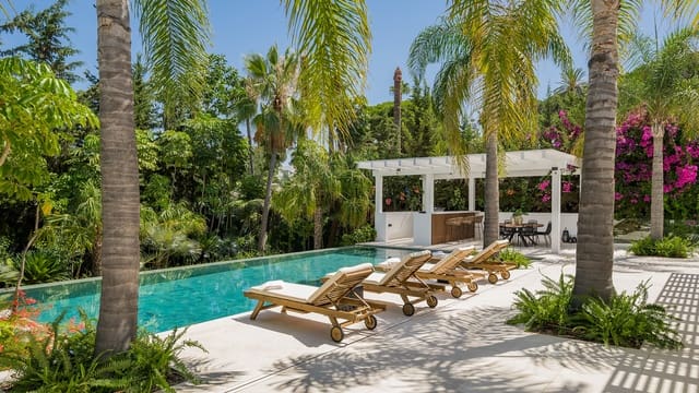 Chalet de 4 habitaciones en Nueva Andalucia, Marbella en venta con piscina garaje - 4.995.000 € (Ref: 9957601)