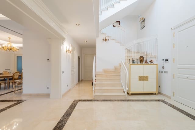 7 bedroom Villa for sale in Estepona with pool garage - € 4,750,000 (Ref: 9957602)