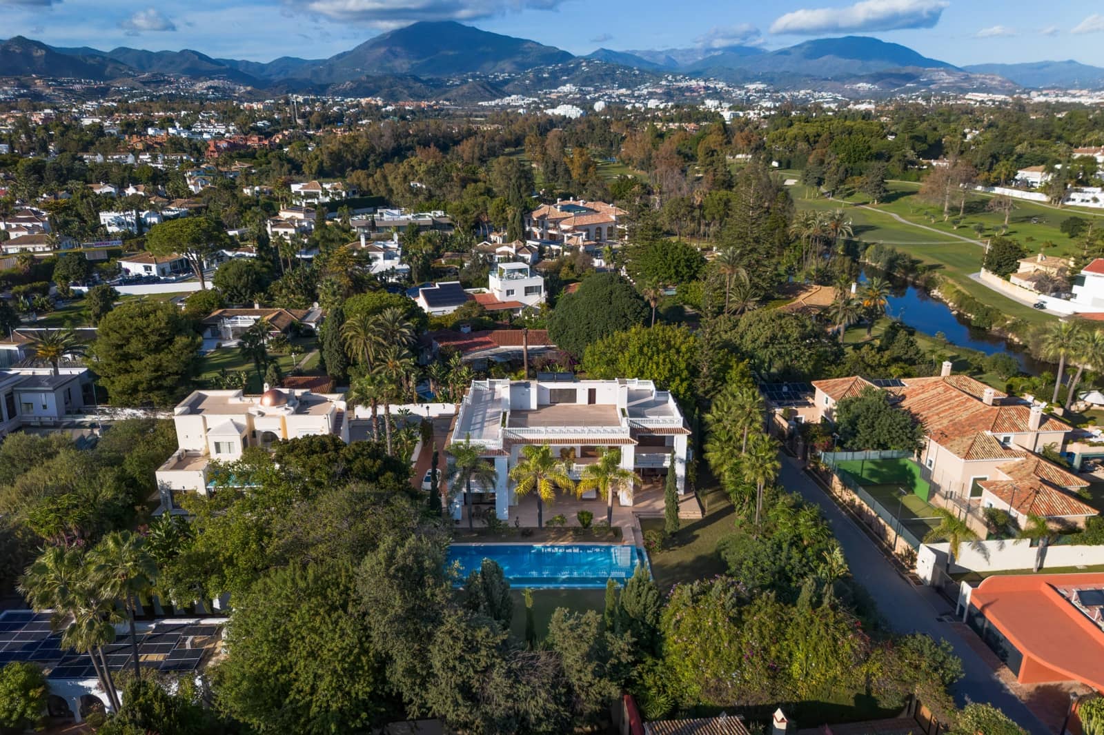 7 chambre Villa/Maison à vendre à San Pedro de Alcantara avec piscine garage - 4 750 000 € (Ref: 9957602)