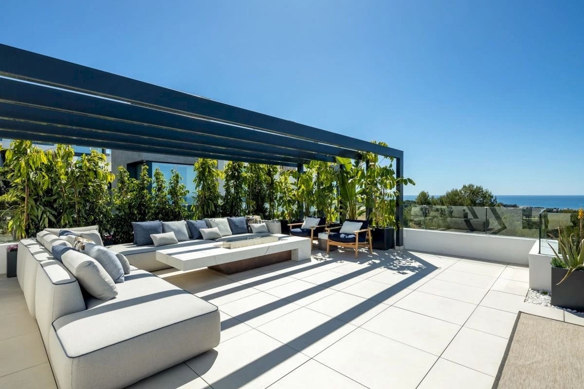6 bedroom Villa for sale in Rio Real with pool garage - € 4,950,000 (Ref: 9957604)