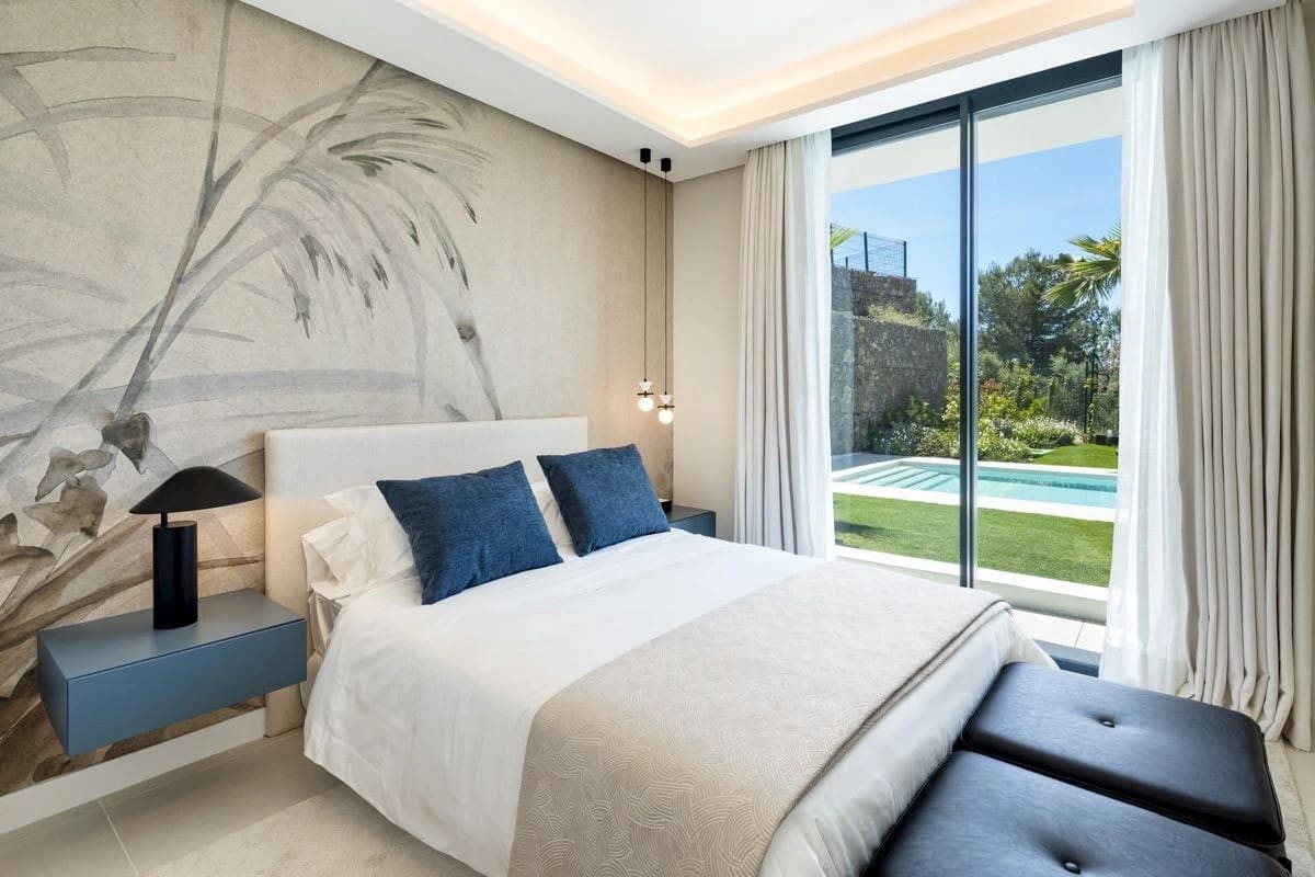 6 bedroom Villa for sale in Rio Real with pool garage - € 4,950,000 (Ref: 9957604)