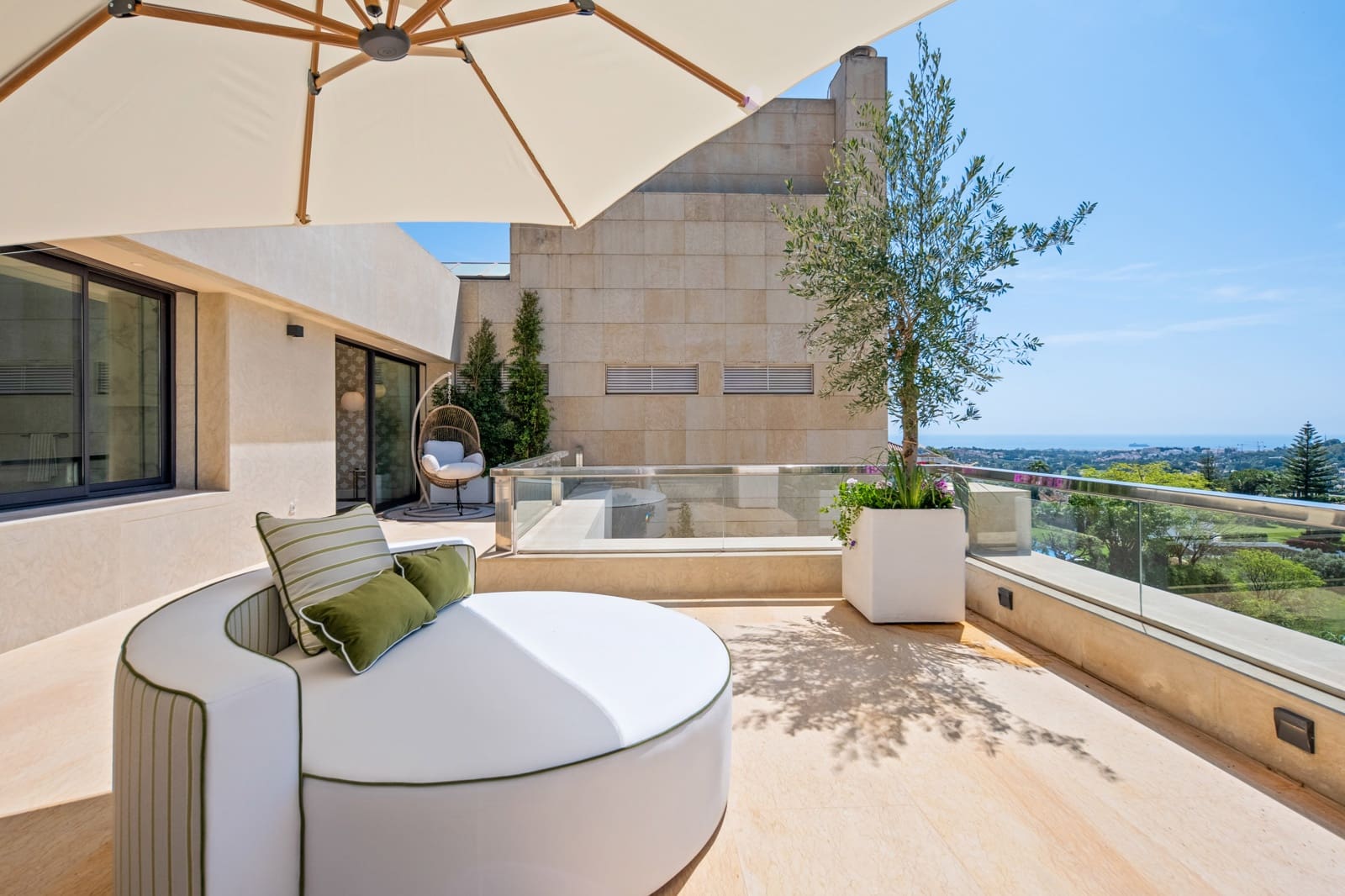 5 sypialnia Penthouse na sprzedaż w Nueva Andalucia - 6 900 000 € (Ref: 9962309)