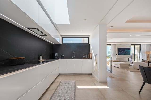 5 slaapkamer Villa te koop in Nueva Andalucia, Marbella met zwembad - € 3.800.000 (Ref: 9976901)