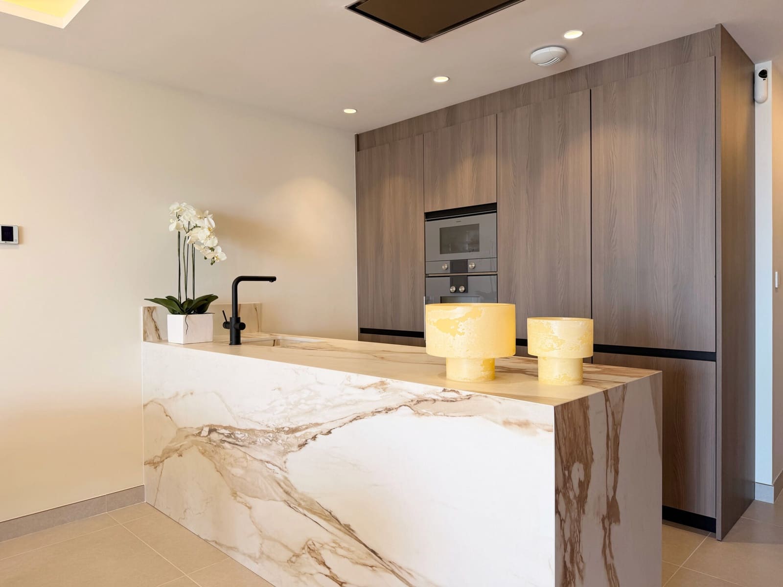 2 slaapkamer Appartement te koop in New Golden Mile met zwembad garage - € 1.595.000 (Ref: 9996752)