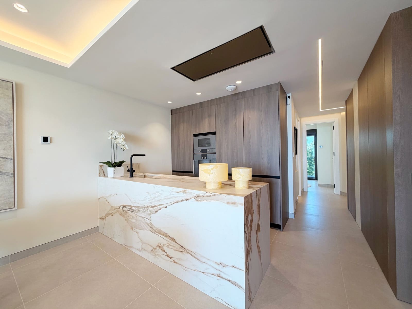 2 slaapkamer Appartement te koop in New Golden Mile met zwembad garage - € 1.595.000 (Ref: 9996752)