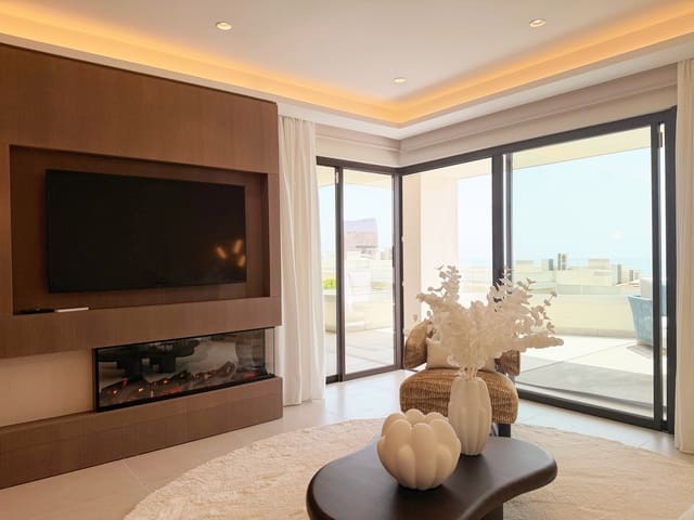 2 soveværelse Lejlighed til salg i New Golden Mile, Estepona med swimmingpool garage - € 1.595.000 (Ref: 9996752)