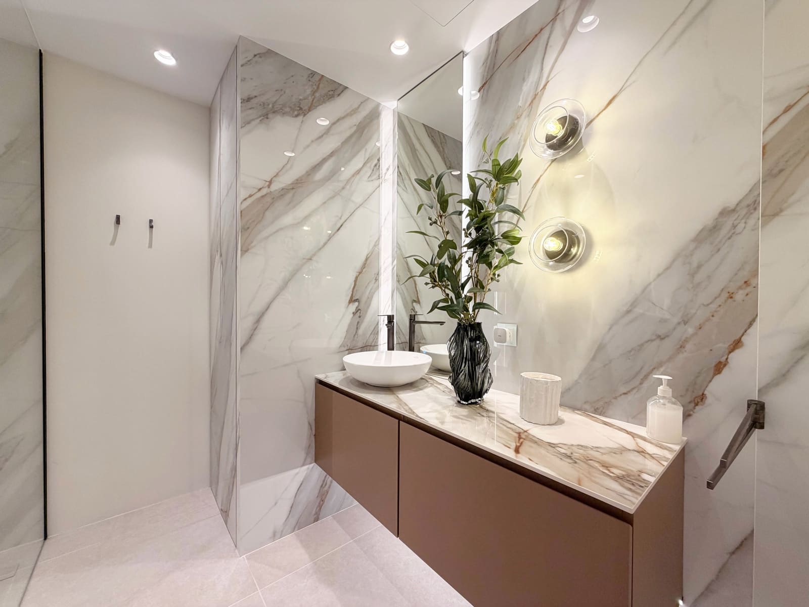 2 slaapkamer Appartement te koop in New Golden Mile met zwembad garage - € 1.595.000 (Ref: 9996752)