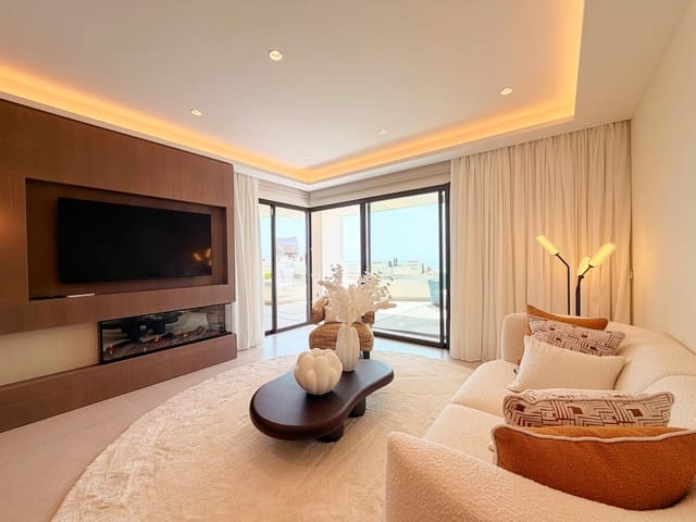 2 soveværelse Lejlighed til salg i New Golden Mile, Estepona med swimmingpool garage - € 1.595.000 (Ref: 9996752)
