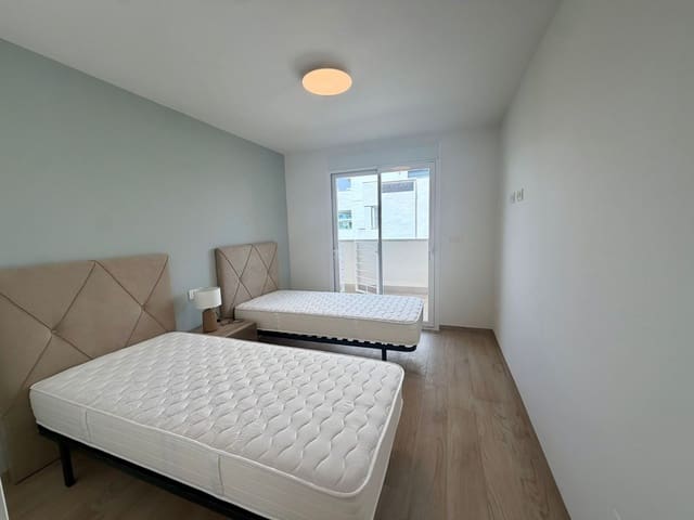 2 soveværelse Lejlighed til leje i Guardamar del Segura med swimmingpool garage - € 1.300 (Ref: 10039216)