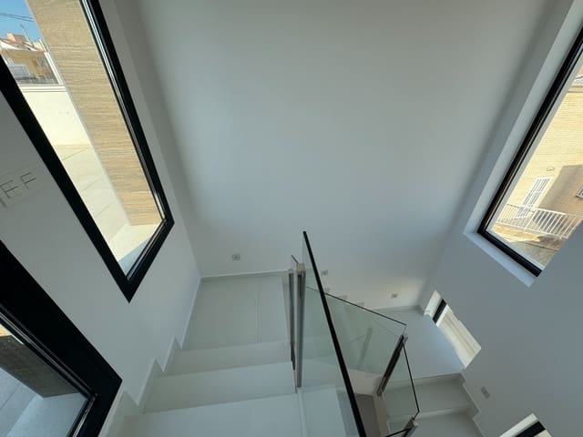 3 soveværelse Villa til salg i Los Europeos, Torrevieja med swimmingpool - € 790.000 (Ref: 10088569)