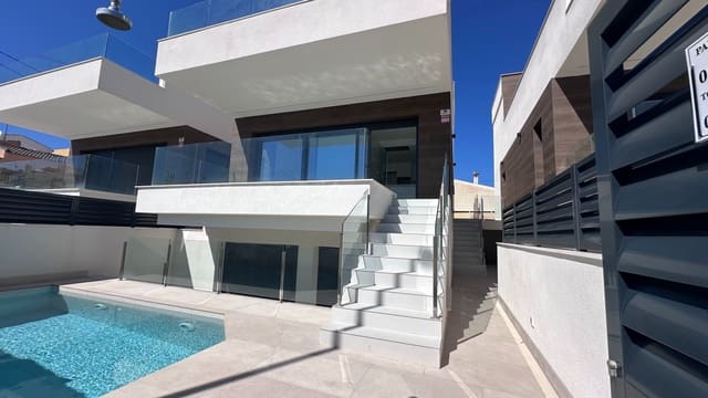 4 slaapkamer Villa te koop in Los Europeos, Torrevieja met zwembad - € 790.000 (Ref: 10088569)