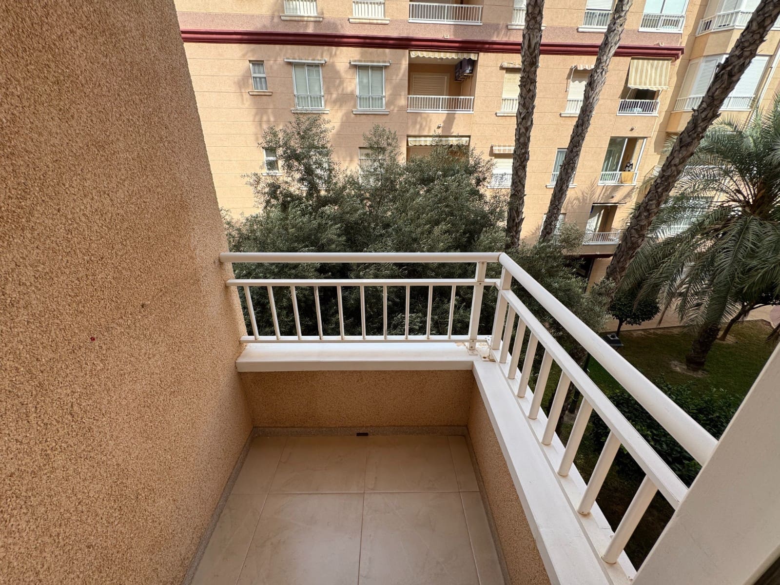 Apartamento de 3 habitaciones en Guardamar del Segura en venta - 240.000 € (Ref: 10088570)