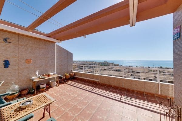 Ático de 2 habitaciones en Guardamar del Segura en venta - 330.000 € (Ref: 10160562)