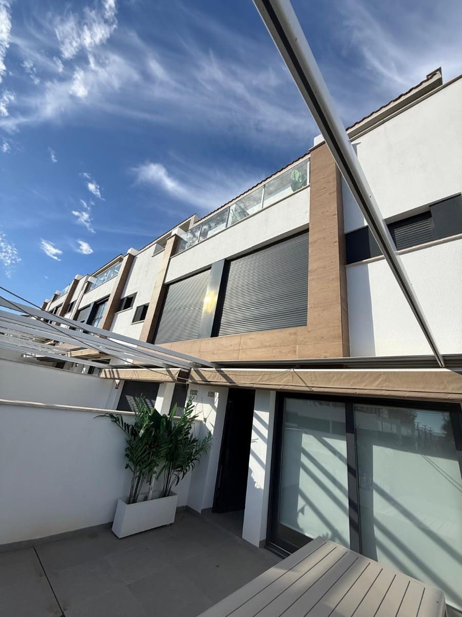 3 sypialnia Dom szeregowy na sprzedaż w Guardamar del Segura z basenem garażem - 399 000 € (Ref: 10160563)