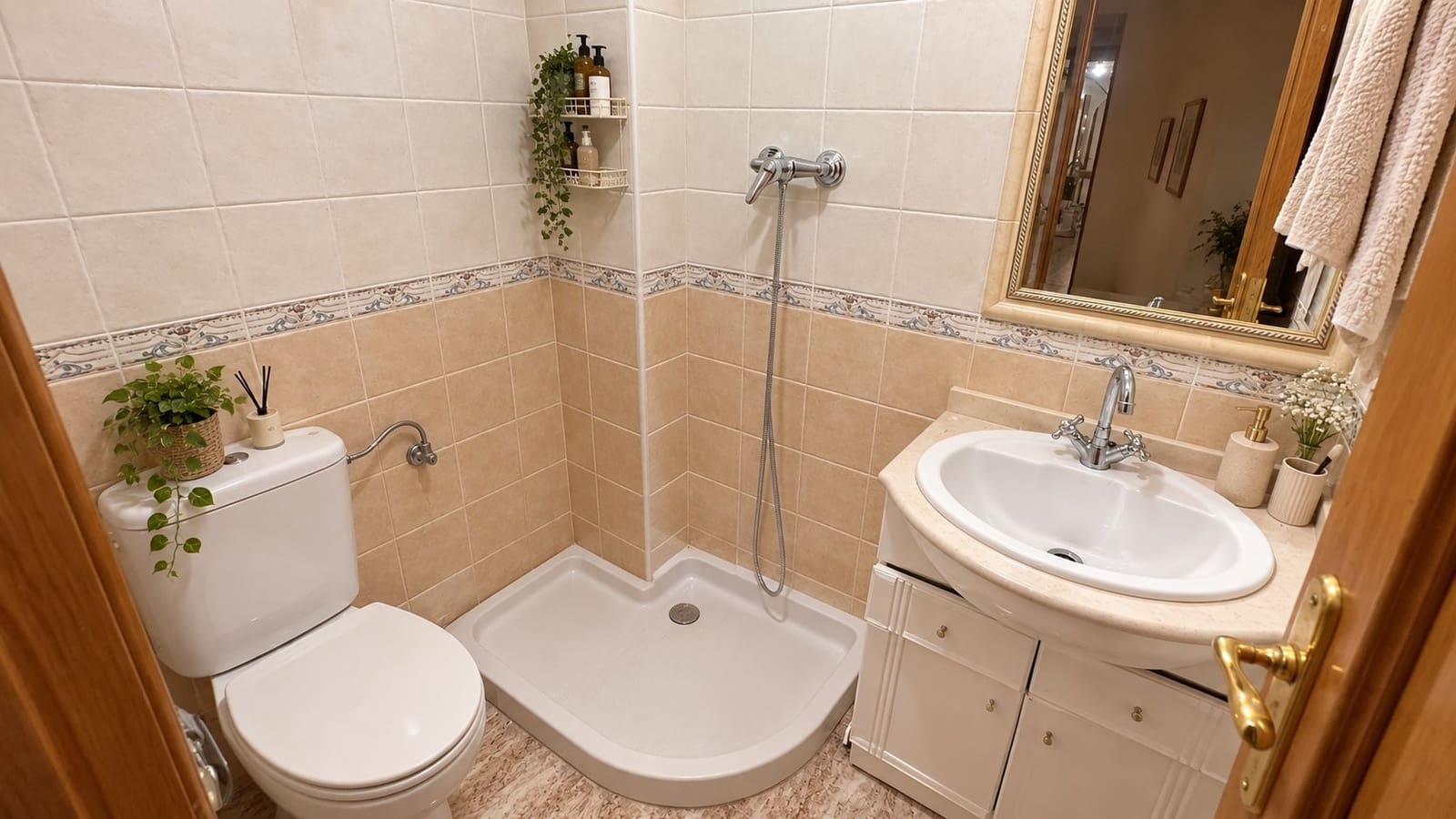 2 bedroom Apartment for sale in Guardamar del Segura with pool - € 150,000 (Ref: 10163925)