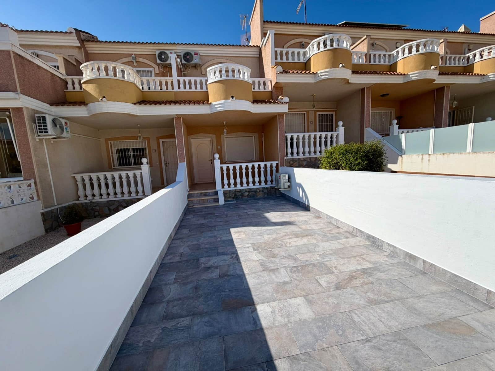 2 soveværelse Bungalow til leje i Ciudad Quesada med swimmingpool - € 1.000 (Ref: 10183589)