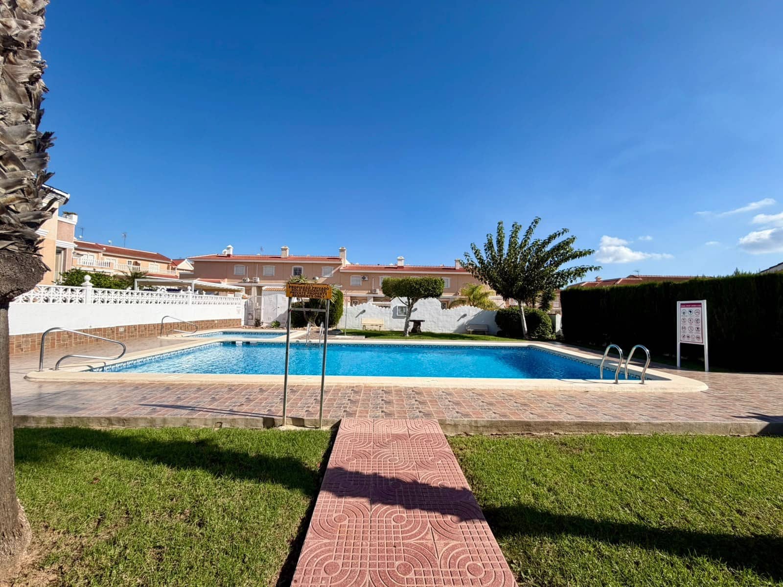 2 soveværelse Bungalow til leje i Ciudad Quesada med swimmingpool - € 1.000 (Ref: 10183589)