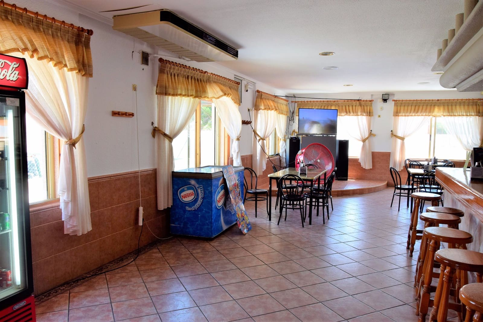 Bar/Restaurante de 1 habitación en La Marina en venta con piscina - 1.000.000 € (Ref: 3495100)