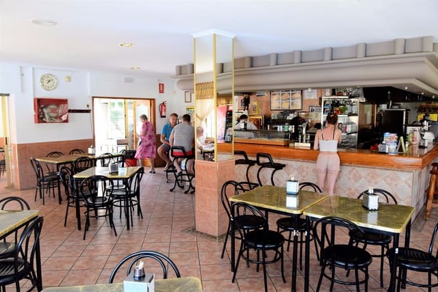 1 bedroom Restaurant/Bar for sale in La Marina, Elche / Elx with pool - € 1,000,000 (Ref: 3495100)