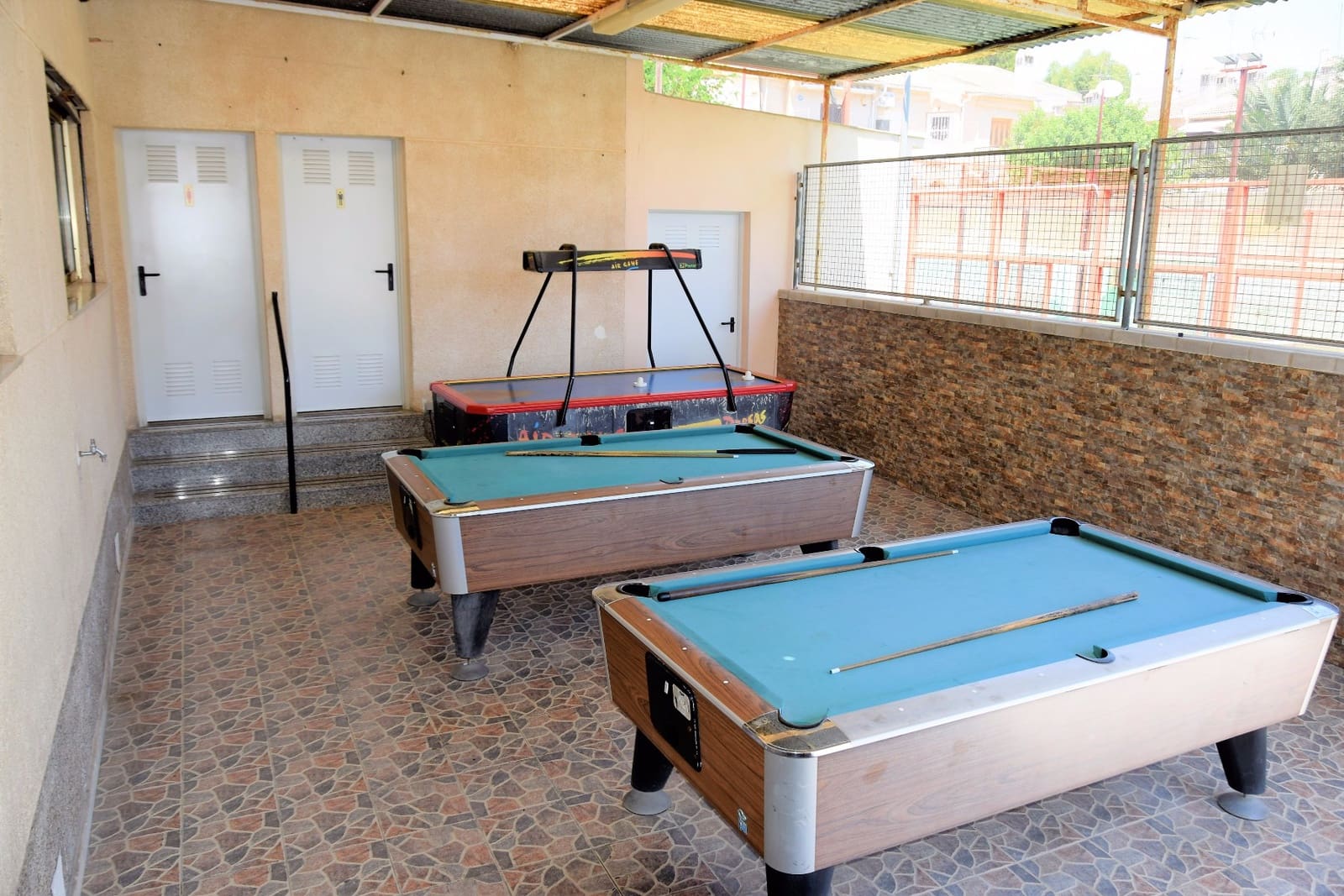 Bar/Restaurante de 1 habitación en La Marina en venta con piscina - 1.000.000 € (Ref: 3495100)