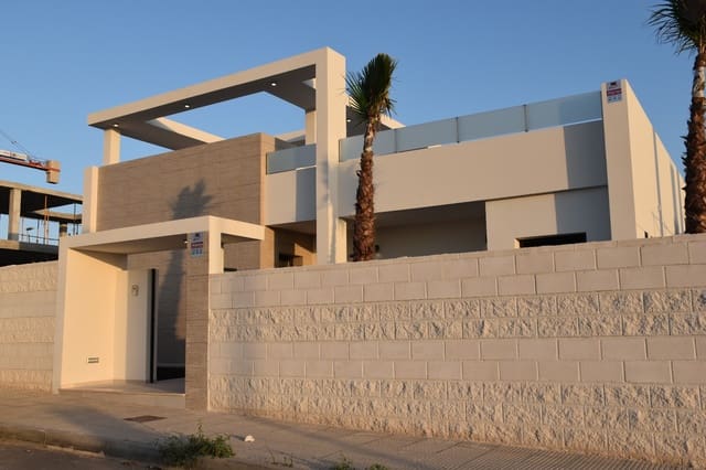 3 makuuhuone Huvila myytävänä paikassa Benijófar mukana uima-altaan 
autotalli - 550 000 € (Ref: 3884031)