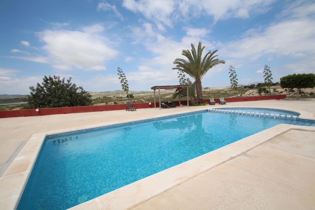 Chalet de 4 habitaciones en San Miguel de Salinas en venta con piscina garaje - 1.745.000 € (Ref: 4623054)