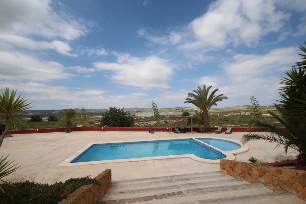 Chalet de 4 habitaciones en San Miguel de Salinas en venta con piscina garaje - 1.745.000 € (Ref: 4623054)