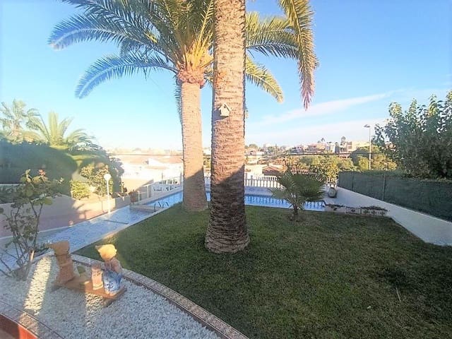 5 Zimmer Villa zu verkaufen in Los Balcones mit Pool - 590.000 € (Ref: 6531799)